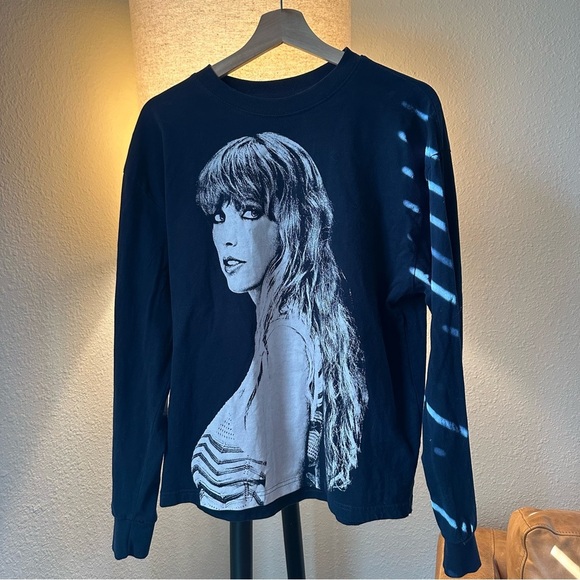 Official Taylor Swift Eras Tour Merch Navy Long-sleeve Unisex L - Picture 1 of 4